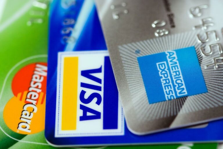 Is Now the Proper Time for My Little one to Get a Credit score Card?
